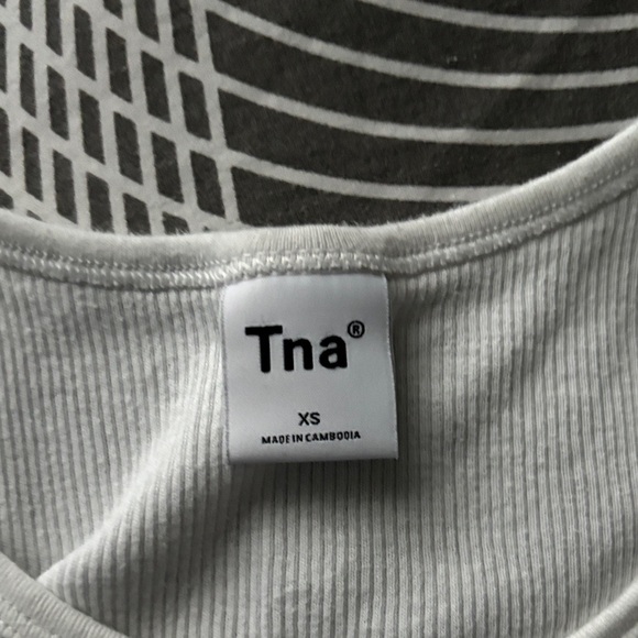 TNA White Ribbed Crop Top - Picture 2 of 3